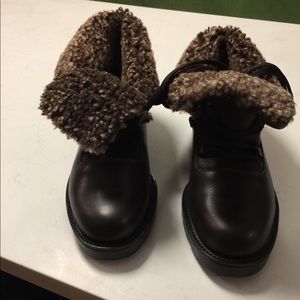 Size 8 all weather boots by La Canadienne